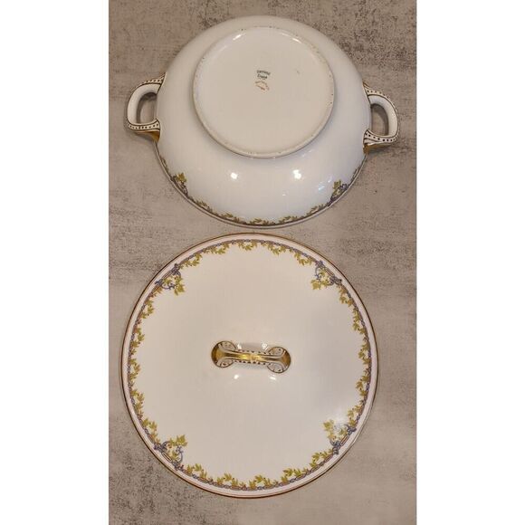 Haviland Round Covered Vegetable - Red Berries/Green Gold Scrolls Schleiger 290 - Picture 9 of 14